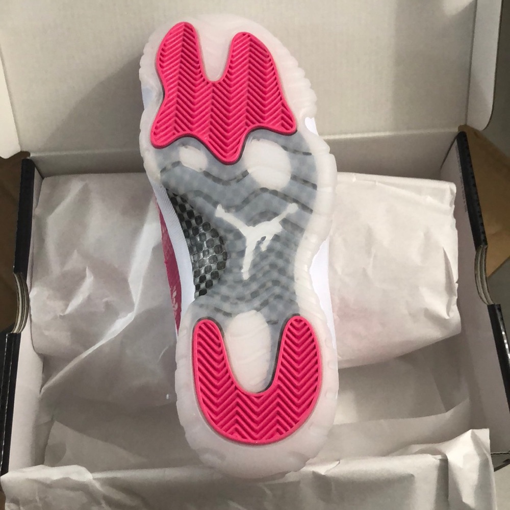 Jordan’s 11 Retro low size 9